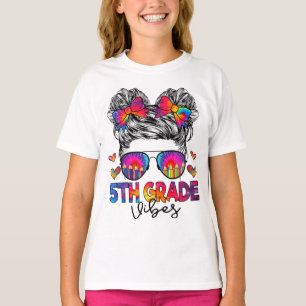 Femte Klass Vibes Messy Bun Girl Femte Klass tillb T Shirt