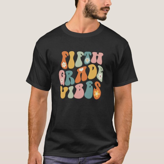 Femte Klass Vibes Retro Groovy Lärare Kids Parent T Shirt (Framsida)
