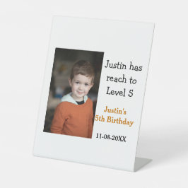 Femtonårsspel på pojkfoto namn, modernt datum