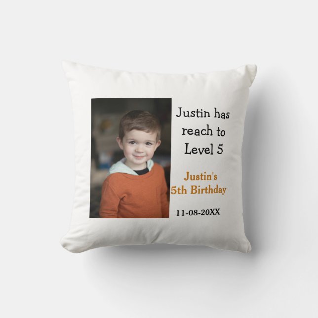 Femtonårsspel på pojkfoto namn, modernt datum kudde (Framsida)