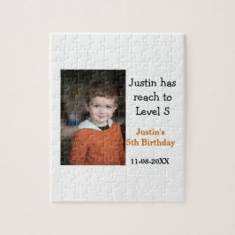 Femtonårsspel på pojkfoto namn, modernt datum pussel