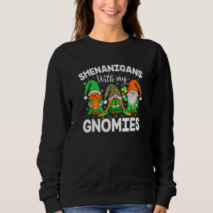 Fenanigans med min St patrick's day Gnome T Shirt