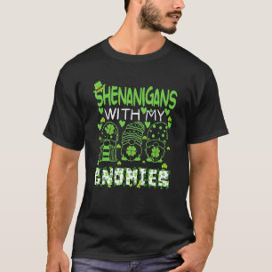 Fenanigans med min St patrick's day Gnome T Shirt