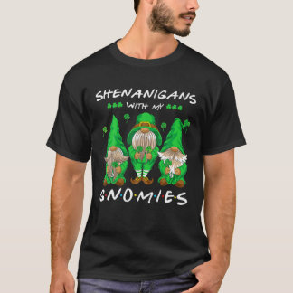 Fenanigans med min St patrick's day Gnome T Shirt