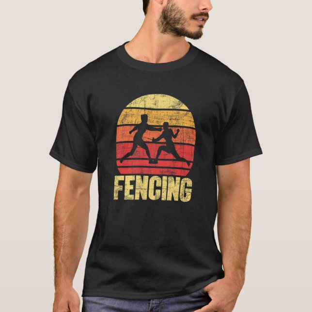 Fencing Fencer Swordsman Dueler Sabre Epee Rapier T Shirt (Framsida)