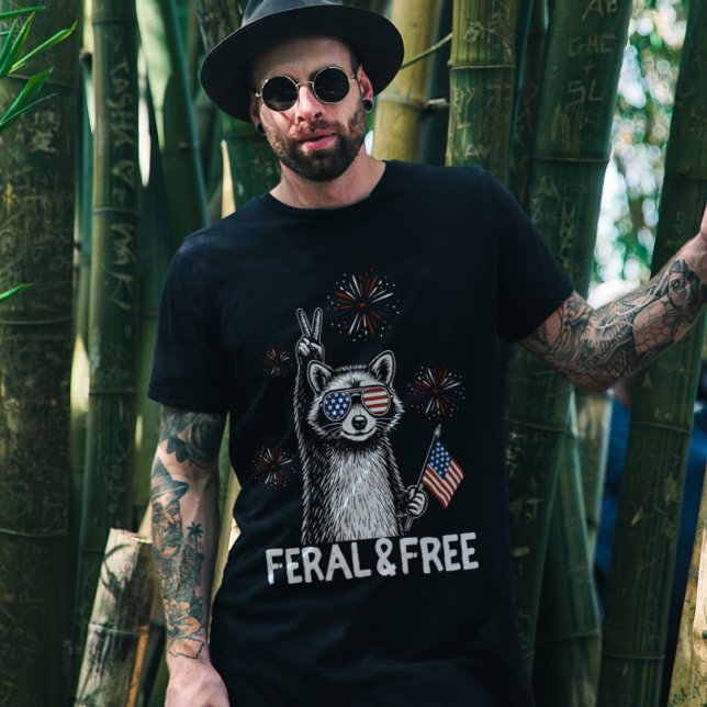 Feral and Free Raccoon American Independence day T Shirt (Skapare uppladdad)