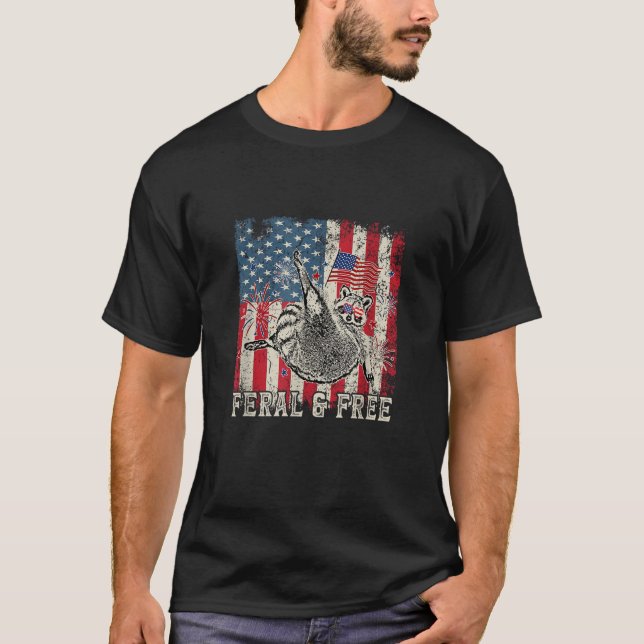 Feral Free Lusny Patriotic Racoon Feral och Free 4 T Shirt (Framsida)