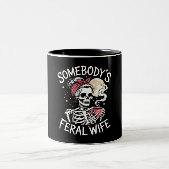 Feral Funny Coffee Älskare Drinking Skull Joke Två-Tonad Mugg (Center)