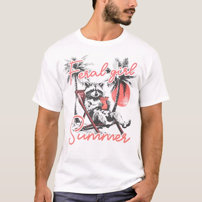 Feral Girl Summer Funny Meme Feral Raccoon Sommar T Shirt (Framsida)