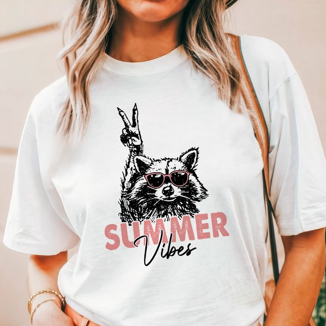 Feral Girl Summer Vibes Raccoon T Shirt (Skapare uppladdad)