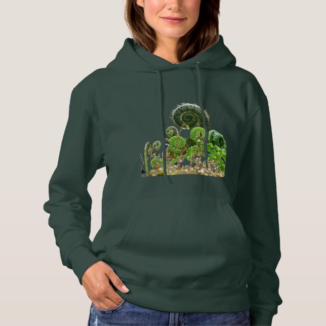 Ferns - spiralling magic t shirt (Framsida)