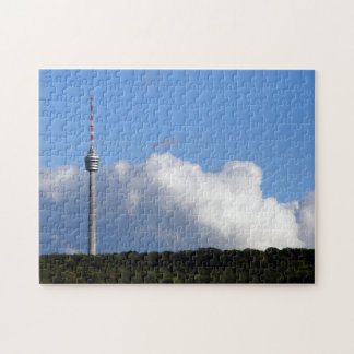 Fernsehturm Stuttgart mit Wolkengebirge Pussel