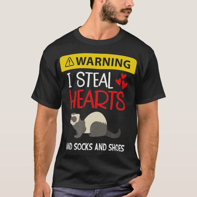 Ferret I Steal Hearts and Socks and Shoes Funny T Shirt (Framsida)