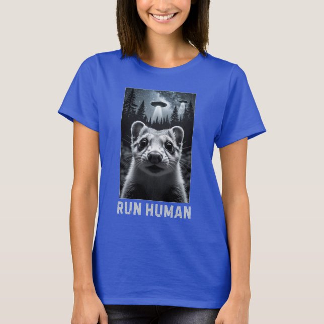 Ferret Selfie UFO Roligt Quirky Art T Shirt (Framsida)