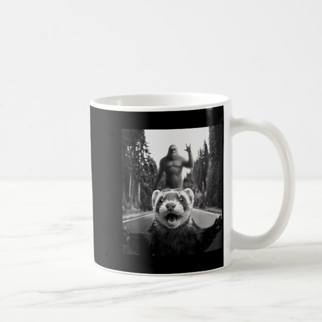 Ferret Selfie With Bigfoot Funny For Men Women Kid Kaffemugg (Höger)