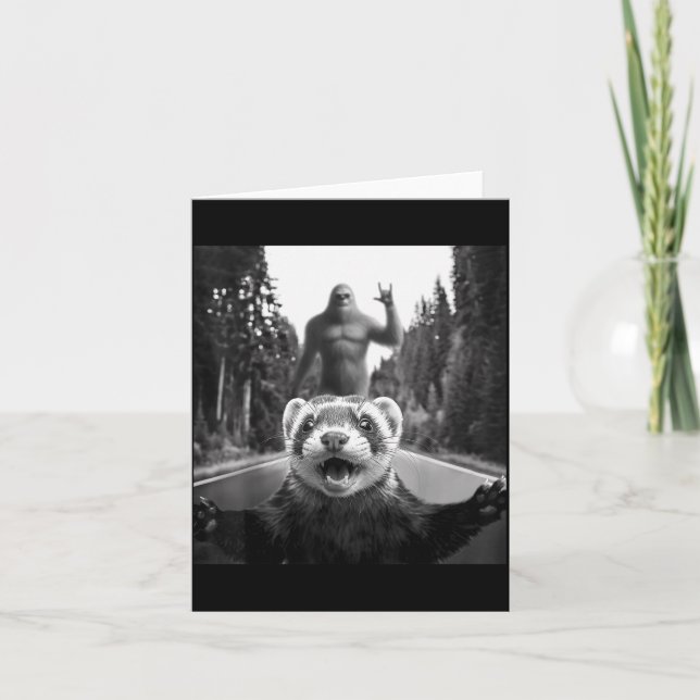 Ferret Selfie With Bigfoot Funny For Men Women Kid Kort (Framsida)