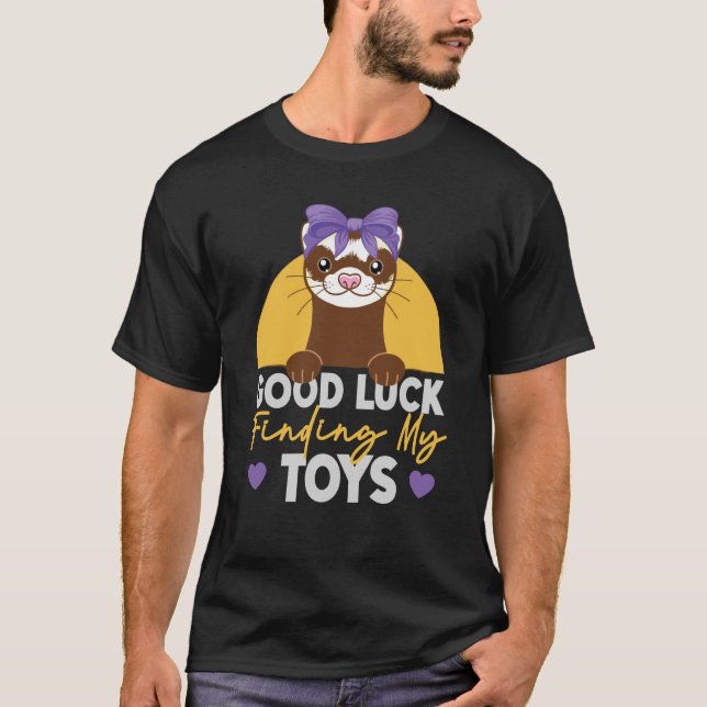 Ferrets Good Luck Finding My Toys T Shirt (Framsida)