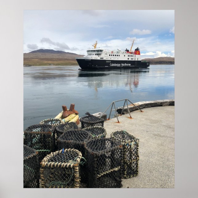 Ferry Sailing to Islay in Scotland Poster (Framsidan)