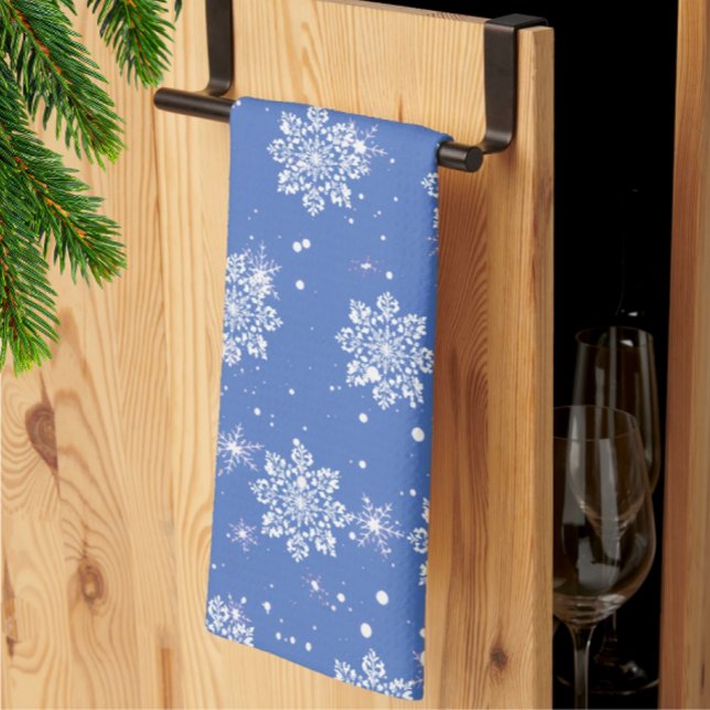 Festiv blå vit snöflinga  kökshandduk (Festive snowflakes! A lovely stocking stuffer for someone special.)