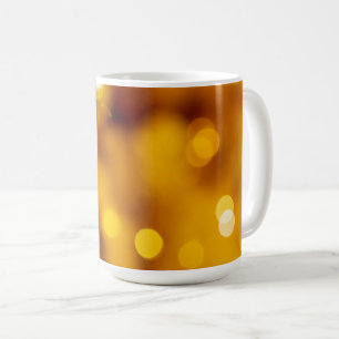 Festiv gyllene julbakgrund med bokeh kaffemugg