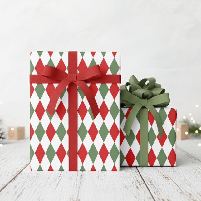 Festiv röda och gröna Argyle-diamanter Jul Presentpapper (Festive Red and Green Argyle Pattern Xmas Wrapping Paper. Elegant Traditional Red and Green Diamonds)