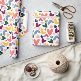 Festiv röda persikoros rosa blått hjärtmönster presentpapper