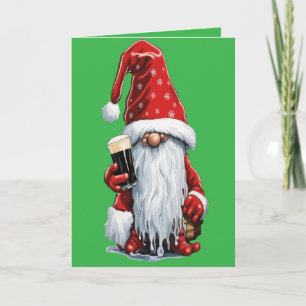Festiv Tomte Som Håller Ett Glas Irländsk Torr Sto Helgkort