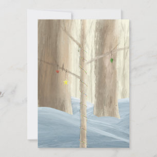 Festiv träd i en snöig skog julkort