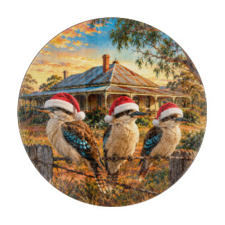 Festiva Kookaburror vid solnedgång på taggtrådsstä