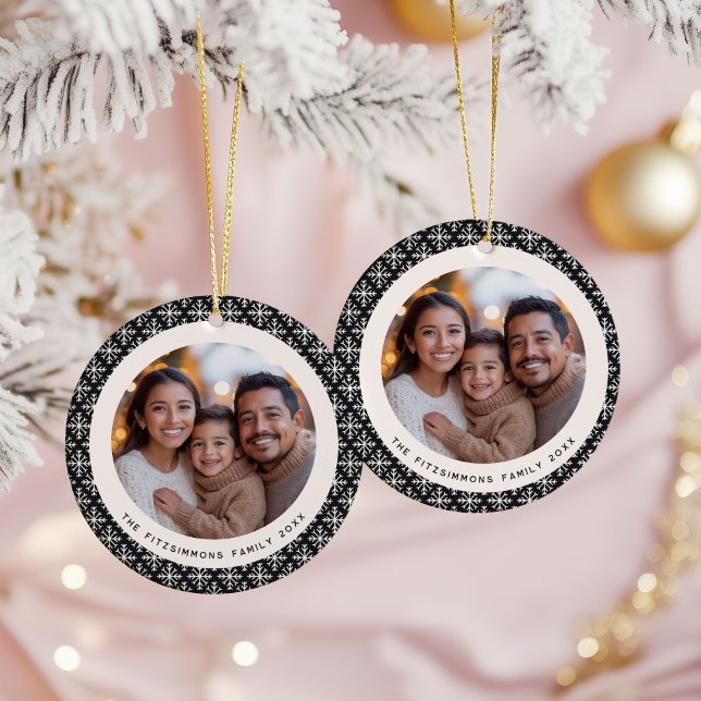 Festive Black and White Scandinavian 2 Sided Photo Julgransprydnad Keramik (Neutral Snowflake Modern Double sided Christmas Ornament black)