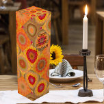 Festive Blommigt Orange Art Mönster Presentask för Presentask För Vinflaska<br><div class="desc">Vinpresentlåda med en ursprunglig blommigt som är utformad för geometriskt mönster skapat från blomma bilder. Trevligt för hennes födelsedag,  Mors dag eller andra firande.</div>