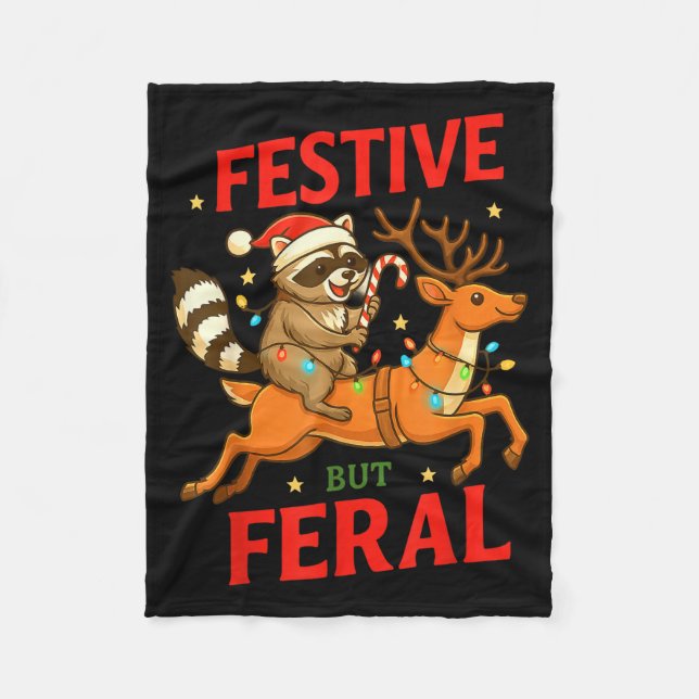 Festive But Feral Funny Christmas Raccoon Riding R Fleecefilt (Framsidan)