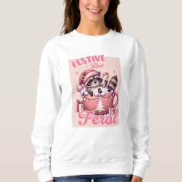 Festive but Feral Raccoon Rosa jul T Shirt