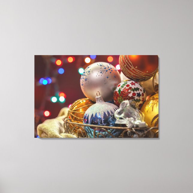 Festive Colorful Christmas Ornaments in Basket Canvastryck (Framsida)