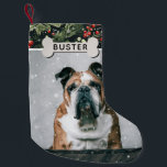 Festive Foliage Anpassningsbar Hund Photo & Namn Liten Julstrumpa<br><div class="desc">Festiv botanisk lövbeläggning med foto Julgrum. Lagringen kan anpassas med djurets namn och foto. En botanisk grönt vintern bladbakgrund med snö övertäckning. Husets namn visas på ett hund ben.</div>