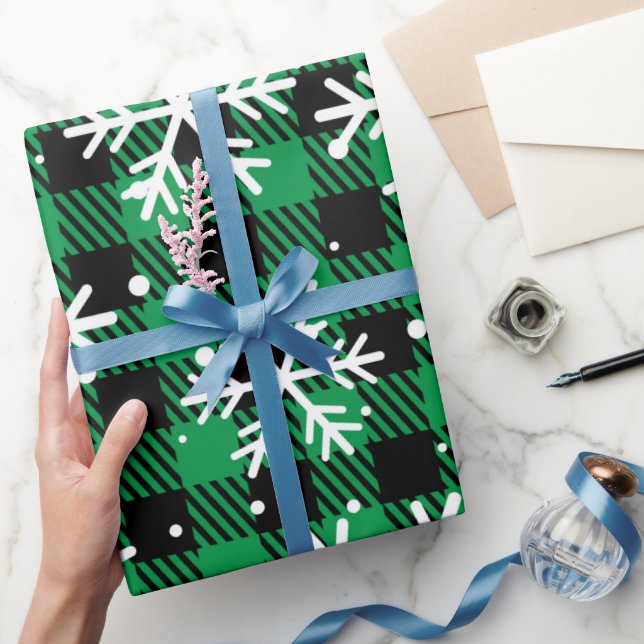 Festive Green Plaid Snowflake Buffalo Check Gift  Presentpapper (Gifting)