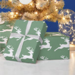 Festive Grönt White Hjort-jul Presentpapper<br><div class="desc">Modern och enkel juldesign med ett vitt hjort mönster på gröntens bakgrund. Festive Scandinavian Festive-emballering papper för alla julklappar i snyggten. Enbart designad för dig av Lycklig Dolphin Studio. Kontakta oss på happydolphinstudio@outlook.com om du behöver hjälp eller matchande produkter.</div>