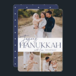 Festive Hälsning | 3 Foto Joyous Hanukkah Julkort<br><div class="desc">Vår festliga och elegant Hanukkah-kortdesign är det perfekt sättet att visa tre av dina favoritfoton i familjen. Designen har "Joyous Hanukkah" i elegantens blå serif-typografi och handskript,  med din familj namn. Kort tillbaka till en vit stjärna mönster.</div>