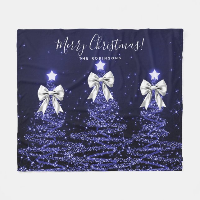 Festive Holiday Navy Christmas Trees Silver Bows Fleecefilt (Framsidan (Horisontell))