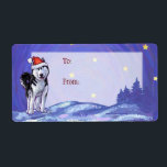 Festive Husky-juletiketter Fraktsedel<br><div class="desc">Animaliska Parad Festive Husky Hund julgåva till/från-etiketter har vår originalbild av ett sött svart och vitt Siberian husky som är utsökt för helgdagarna med en skarp röd julhatt. Vår roligt svart och vit hund står i ett snölandskap med en texturerad stjärnblått nattetid himlar som är målad av Traci Van Wagoner....</div>