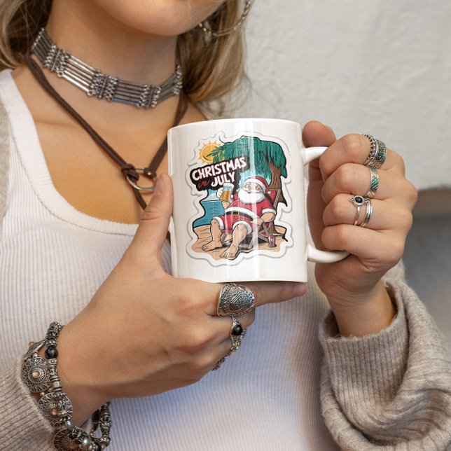 Festive Jultomten Relaxing on Tropical Shore Kaffemugg (Skapare uppladdad)