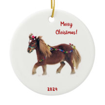 Festive Miniature Horse Runin i Snö