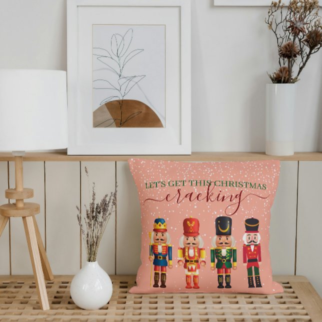 Festive Modern Julafton Rosa Cute Nutcracker Kudde (Skapare uppladdad)