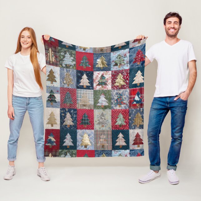 Festive Patchwork Christmas Tree Pattern (4) Fleecefilt (På plats)