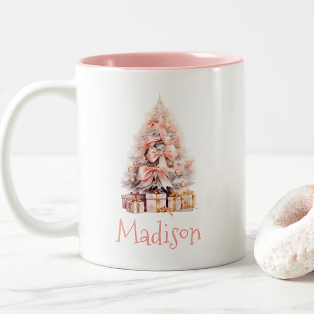 Festive Personlig Rosa Julgran Två-Tonad Mugg (Personalized Pink Christmas Tree Coffee Mug, Hot Cocoa, Festive Holiday Gift Idea for Her, Friend)