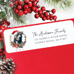 Festive Pitbull Hund i Santa Hat-Returadressen Returadress Etikett<br><div class="desc">Den här festliga returadressetiketten har en söt Pitbull-hund som bär en julhatt med en julklapp av vitekon. Det är det perfekt sättet att göra e-posten glad och se till att alla som ser den blir medvetna om det.</div>