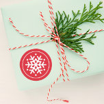 Festive Red and White Snowflake Helgdag Runt Klistermärke<br><div class="desc">Dessa festiva runda helgdag/kuvertförseglingar har en snöflingdesign med prickaccenter inerade i en cirkel. Den röda bakgrunden kan anpassas.</div>