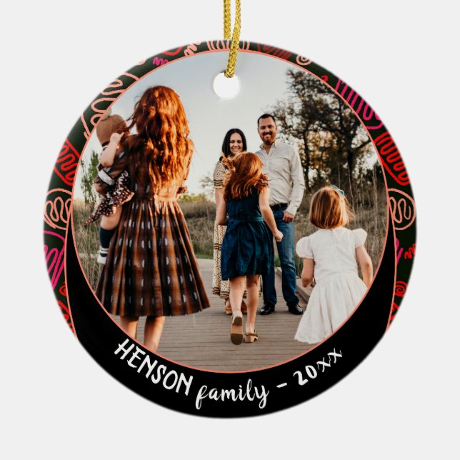 Festive Red One Line konst jul Family Photo Ce Julgransprydnad Keramik (Framsidan)