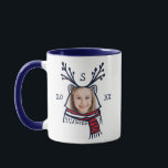 Festive Red Play Raccoon Character Photo Helgdag Mugg<br><div class="desc">Fira den magiska och festliga julhelgen med vår anpassningsbar, helgdag, , bild på mugg. Vår roligt av helgdag fotot mugg-design har vår egen hand plockade rakonkaraktär med röd och blå plaid scarf. Raccoon's ansikte är på väg till ställe i din egen familjs foto, så att de kan se ut som...</div>