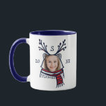 Festive Red Play Raccoon Character Photo Helgdag Mugg<br><div class="desc">Fira den magiska och festliga julhelgen med vår anpassningsbar, helgdag, , bild på mugg. Vår roligt av helgdag fotot mugg-design har vår egen hand plockade rakonkaraktär med röd och blå plaid scarf. Raccoon's ansikte är på väg till ställe i din egen familjs foto, så att de kan se ut som...</div>